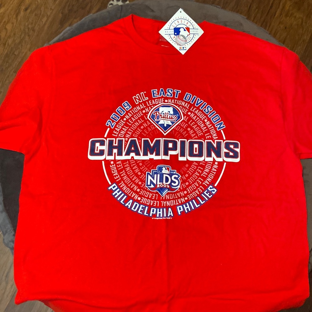 Phillies T shirt.